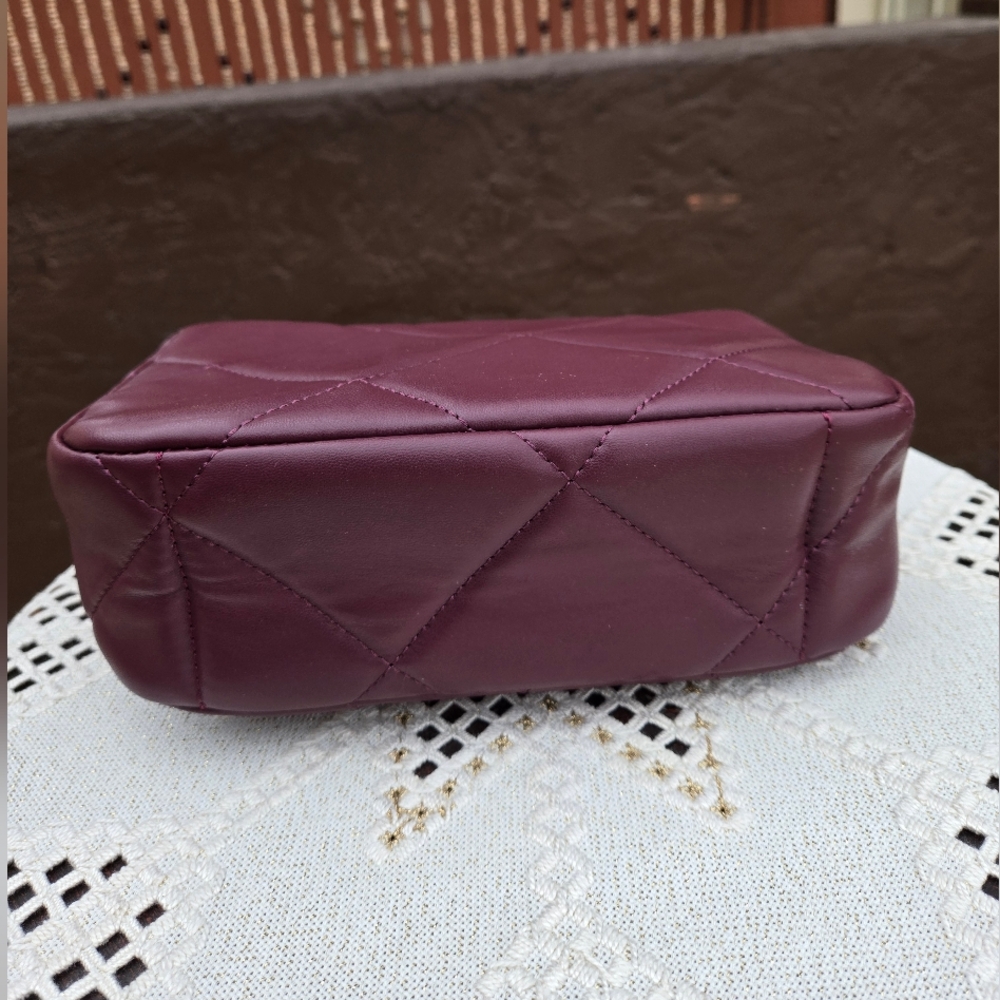 Badgley Mischka Elegant Plum Diamond Quilted Bag - Picture 6 of 11